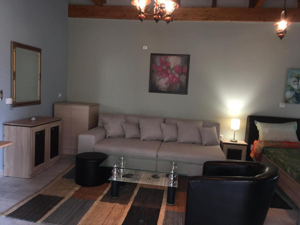 Aparthotel Archontiko Kirfis In Desfina Extérieur photo